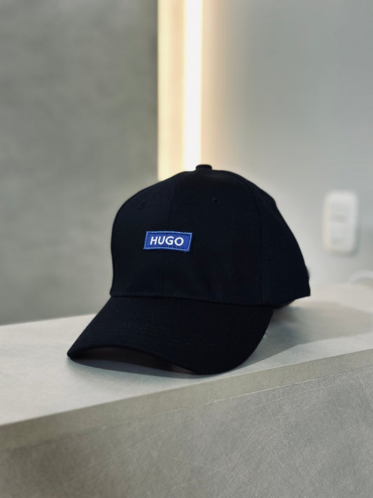 GORRA HUG NEGRA CUADRO AZUL