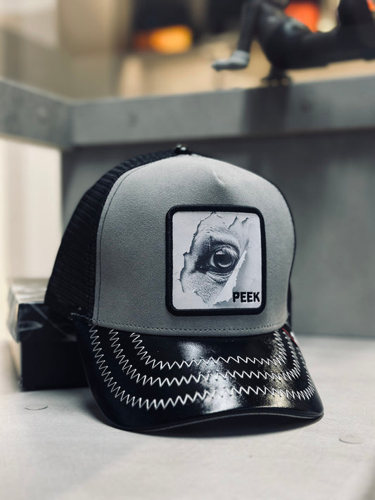 GORRA GOO GRIS GAMUSA OJO