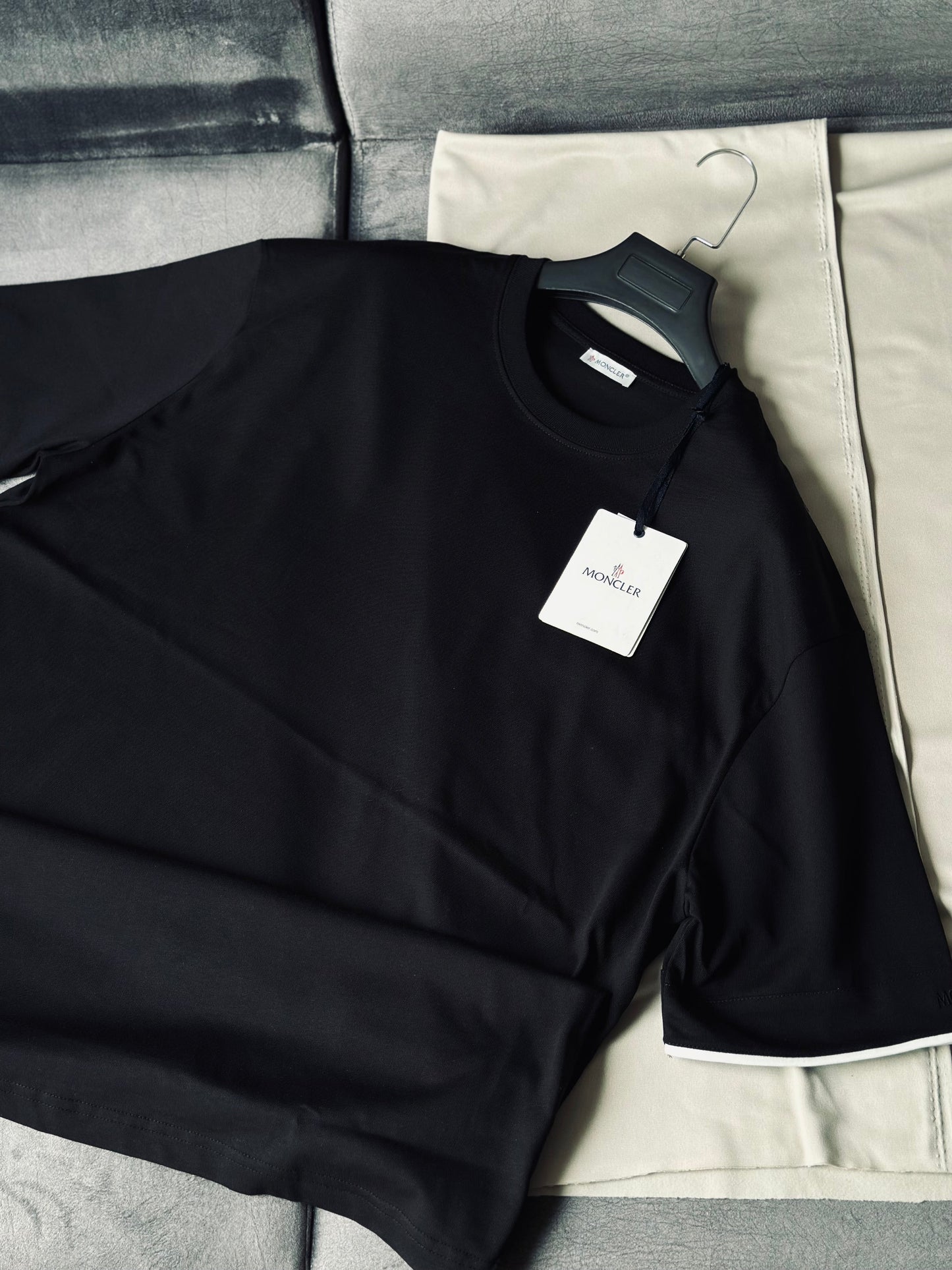 CAMISETA OVERSIZE TC MON NEGRA DETALLES BLANCOS