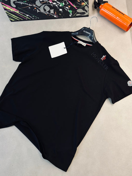 CAMISETA OVERSIZE MON NEGRA TEJ HOMBRO