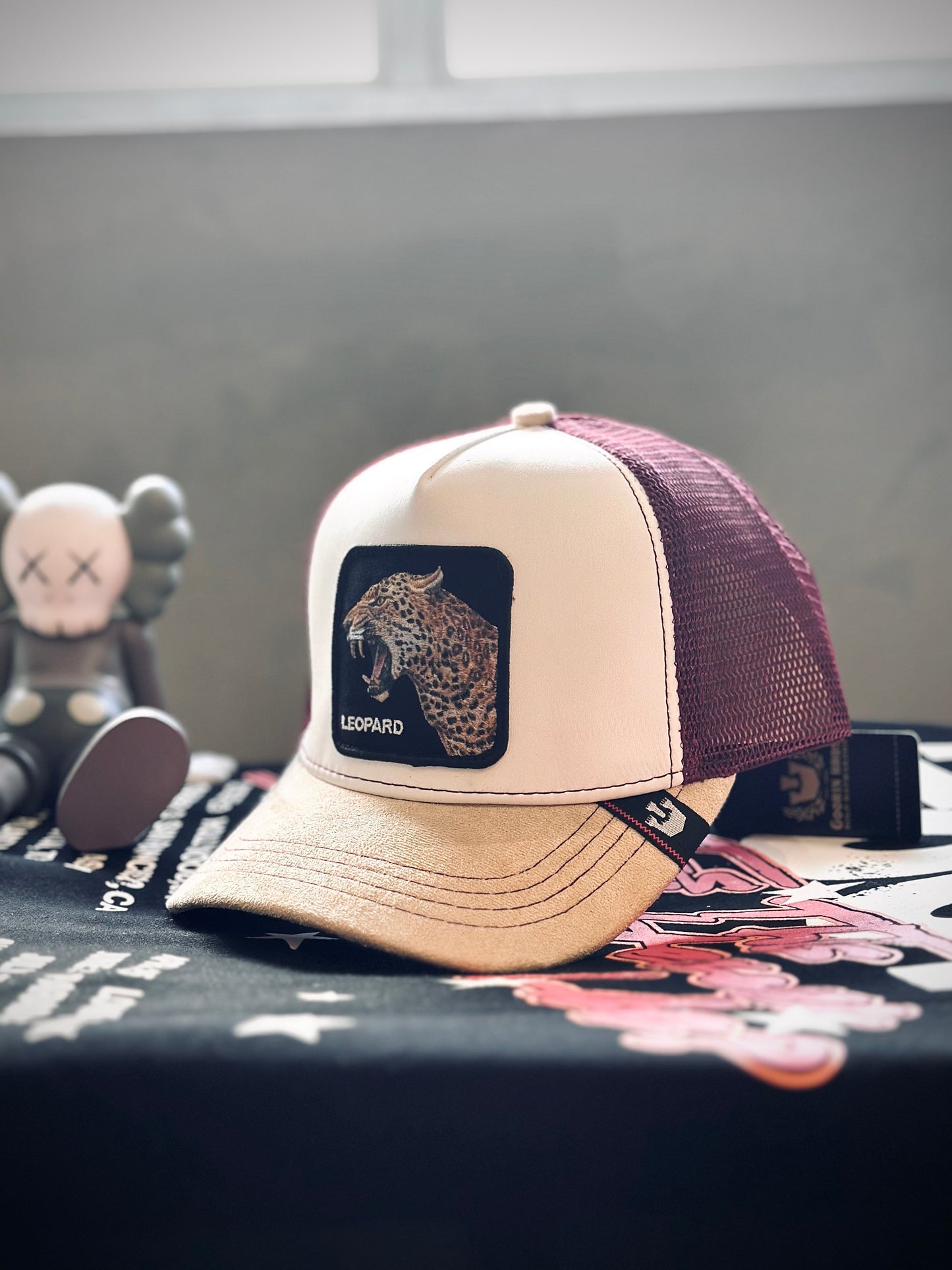 GORRA PREMIUM GOO VINOTINTO LEOPARDO