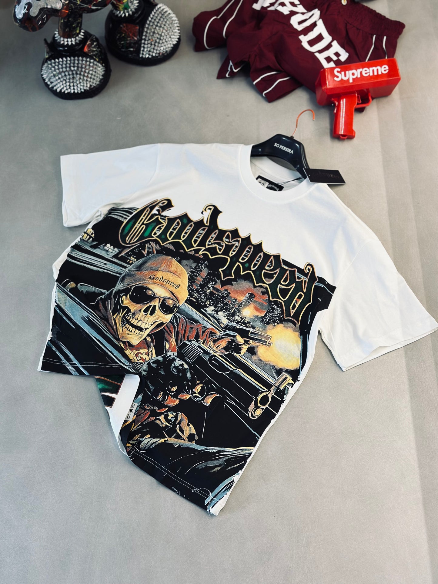 CAMISETA OVERSIZE GOS BLANCA CALAVERA PISTOLA