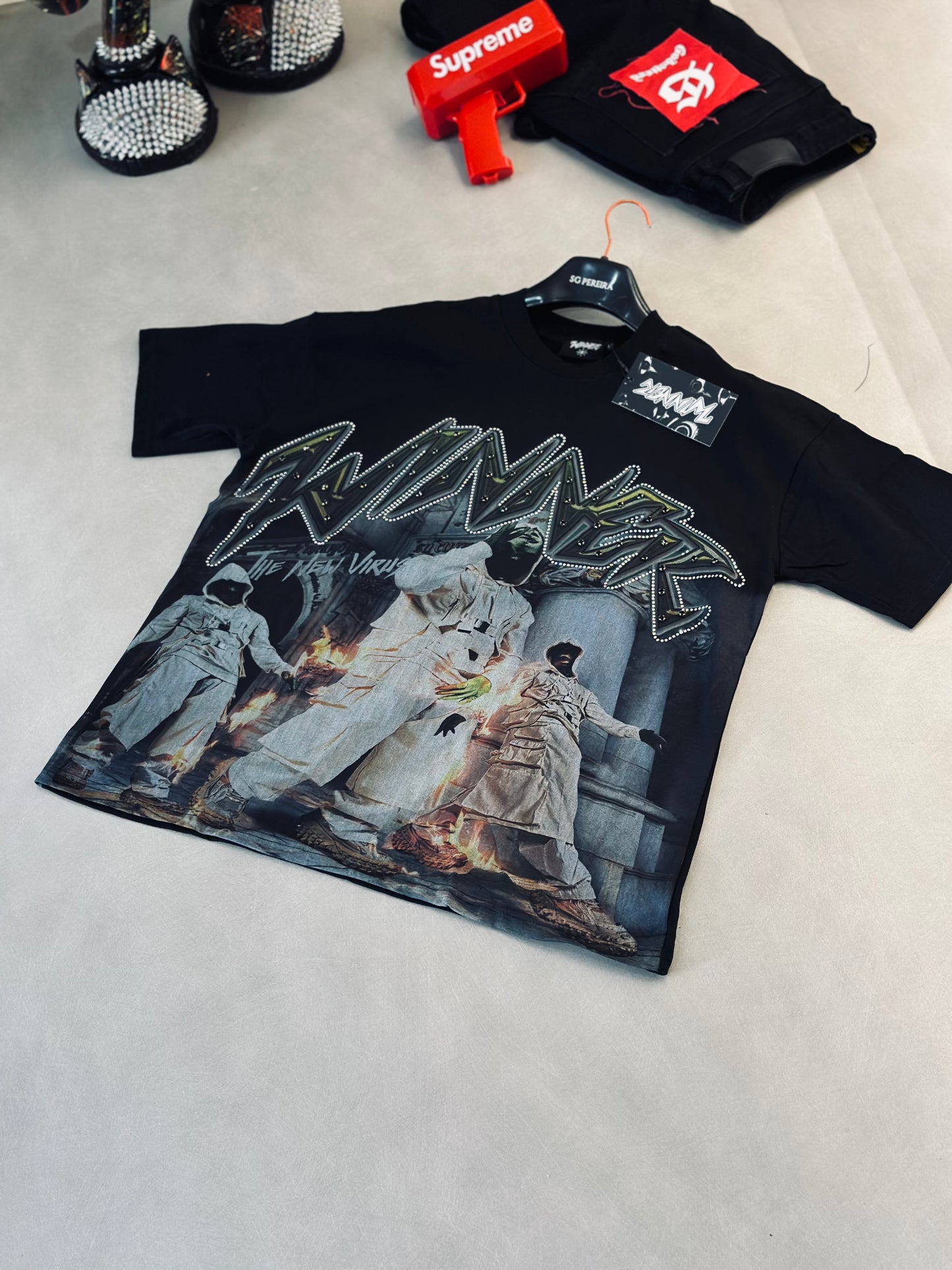 CAMISETA OVERSIZE WIN NEGRA RHINESTONE VIRUS