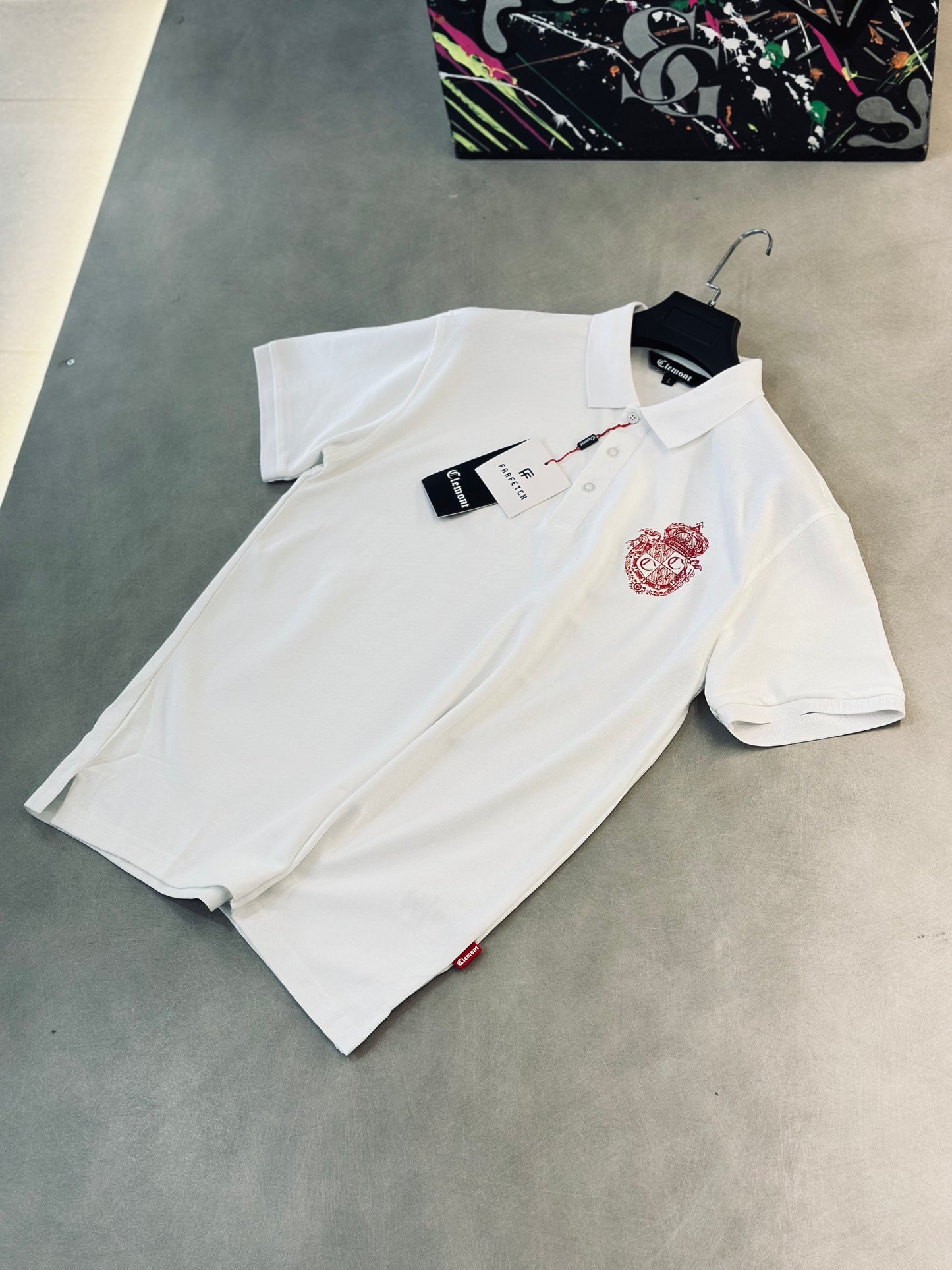 CAMISETA POLO CLE BLANCA ESCUDO ROJO
