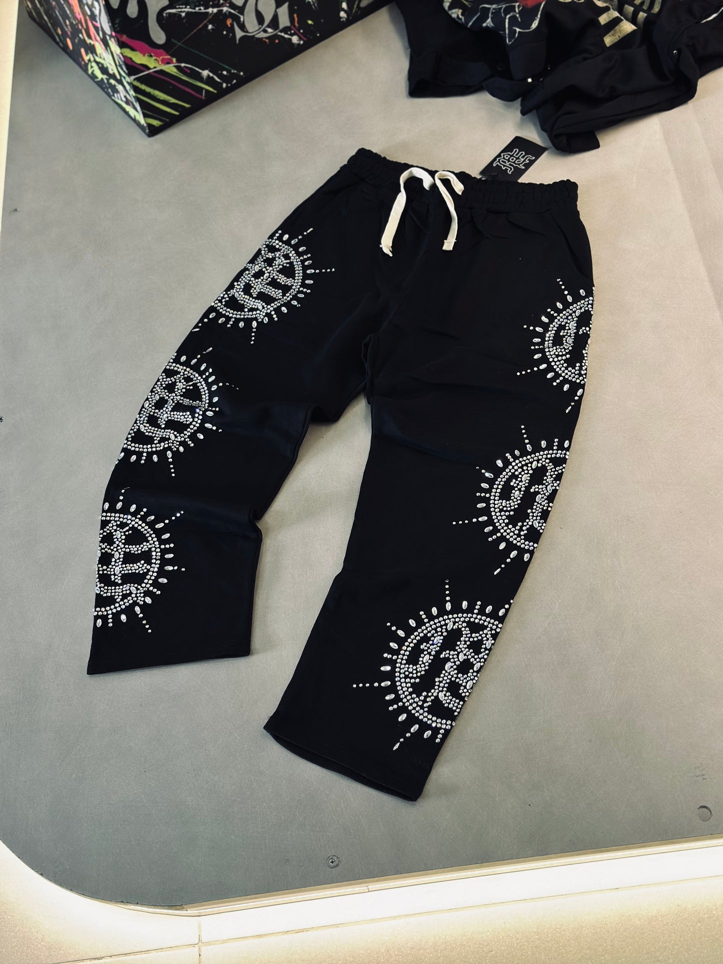 SUDADERA EMO NEGRA RHINESTONE SOL