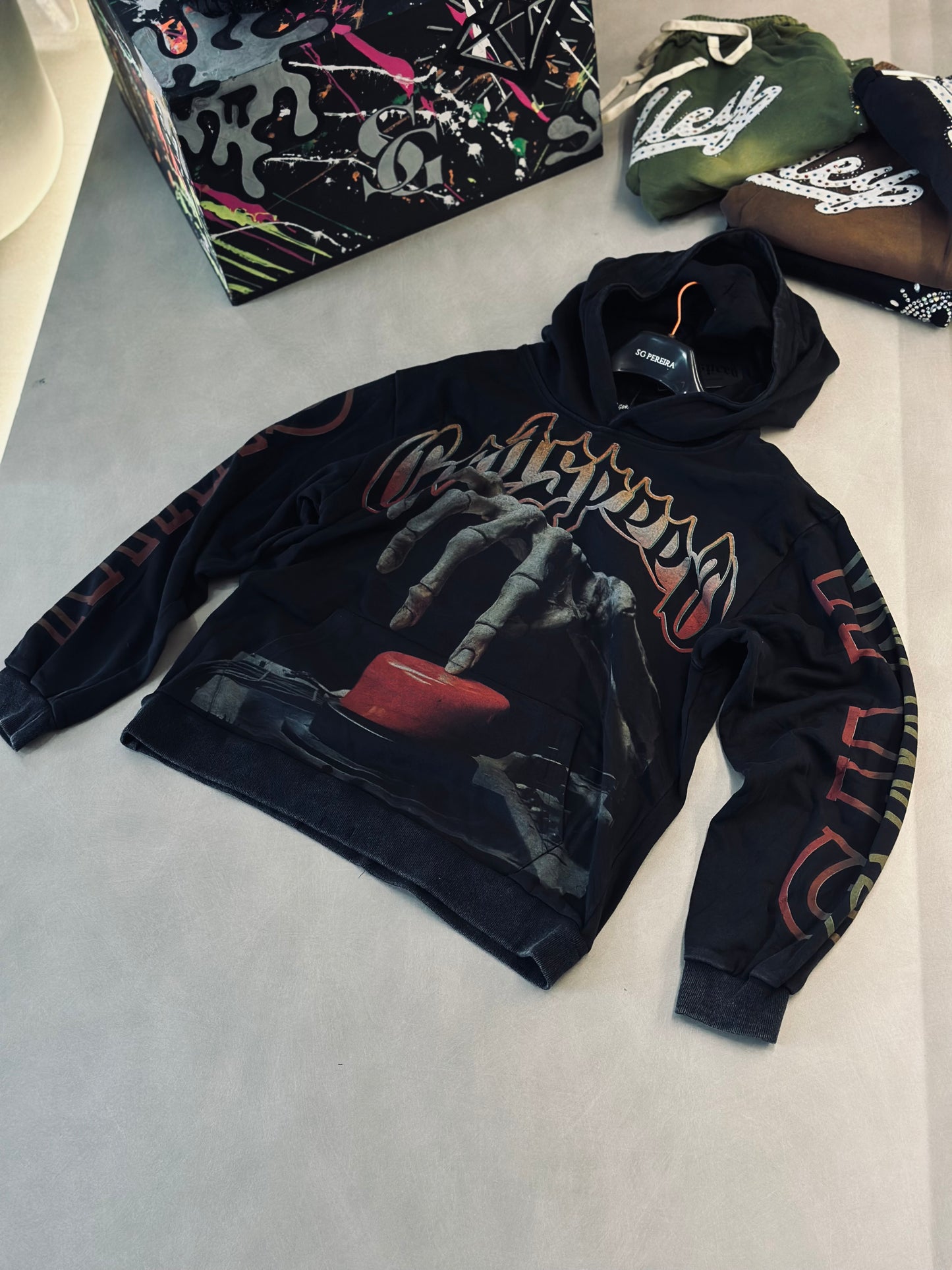 HOODIE GOS GRIS MANO BOTON