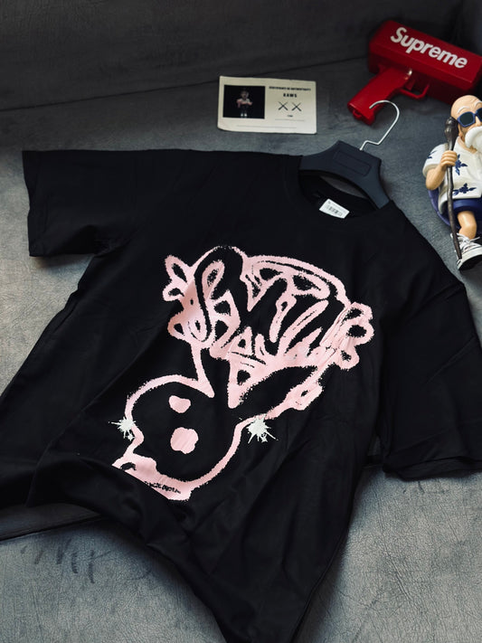 CAMISETA OVERSIZE SYN NEGRA CONEJO ROSADO