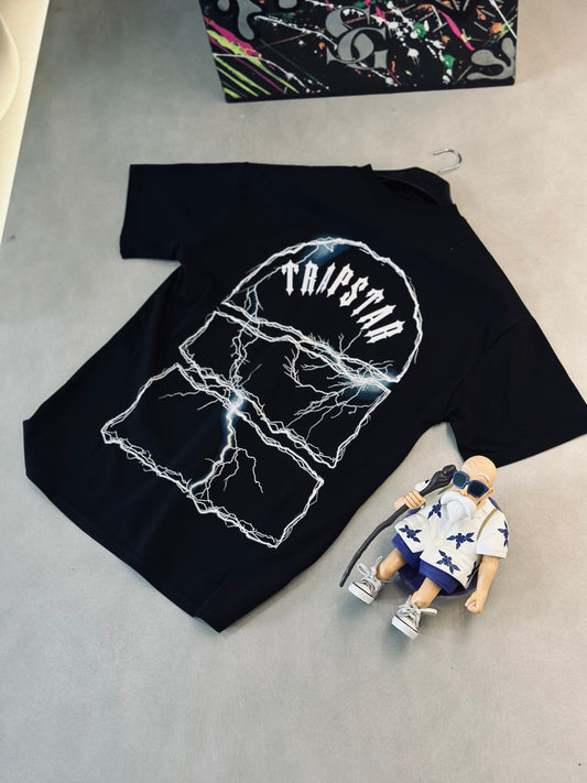 CAMISETA OVERSIZE TRA NEGRA "T" FRONTAL