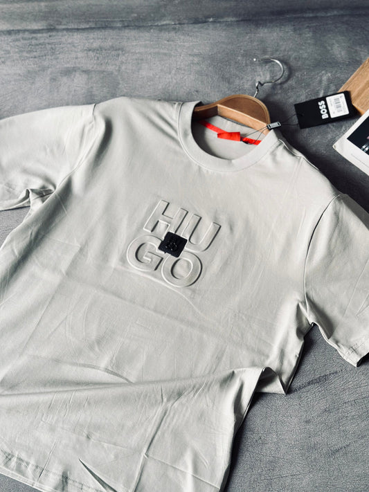 CAMISETA SLIM HUG GRIS APLIQUE METAL