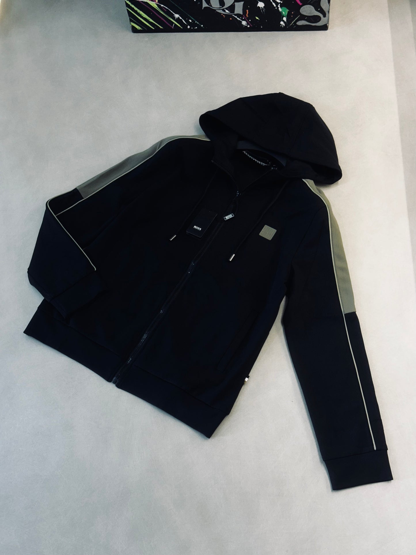 CHAQUETA BOS NEGRA LINEA VERDE