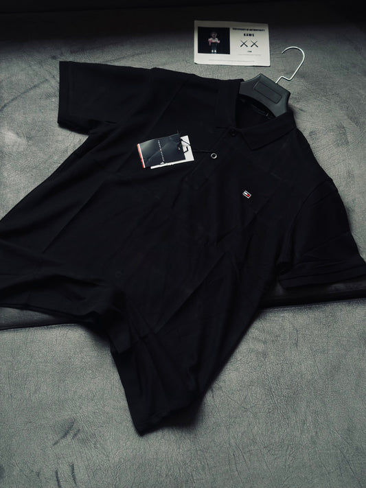 CAMISETA POLO TOM NEGRA BANDERA