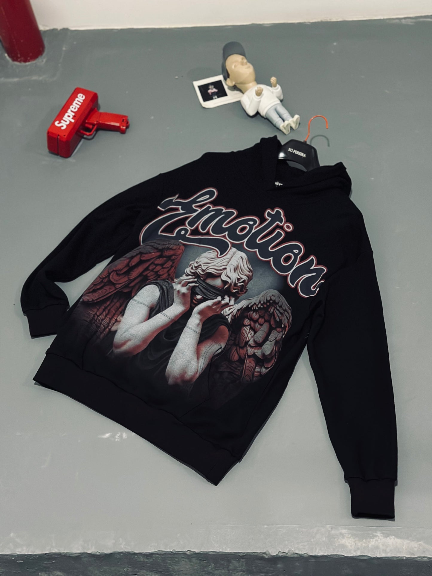 HOODIES EMO NEGRO ANGEL ROJO
