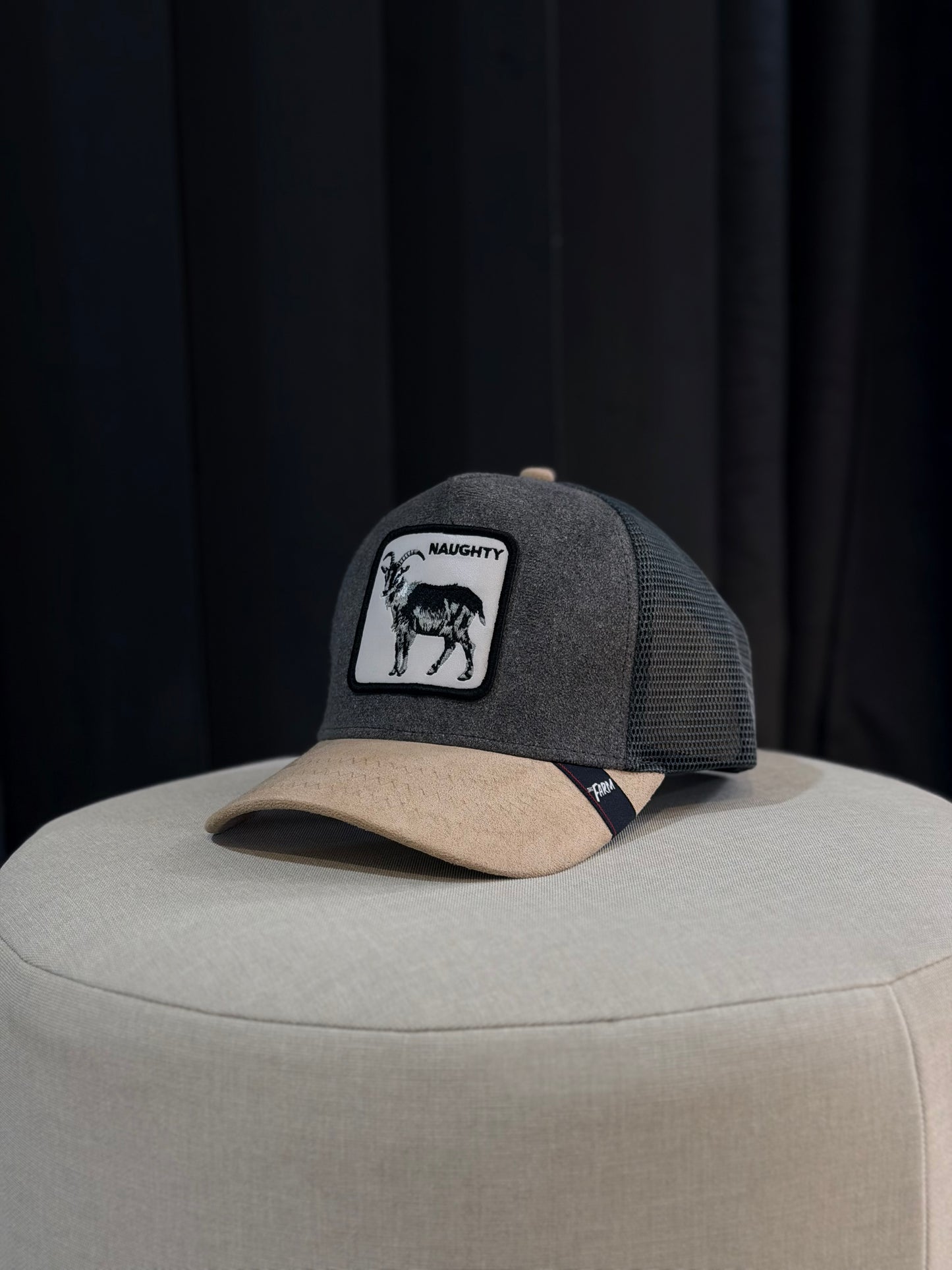 GORRA GOO GRIS GAMUSA CABRA