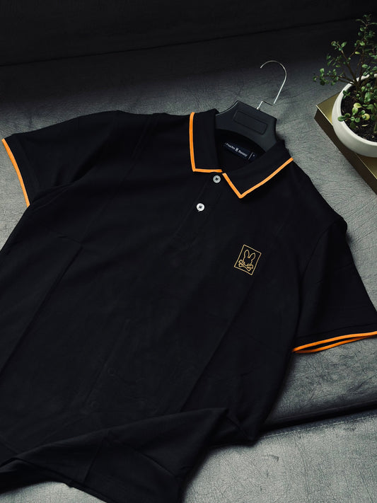 CAMISETA POLO PSY NEGRA BORDE NARANJA