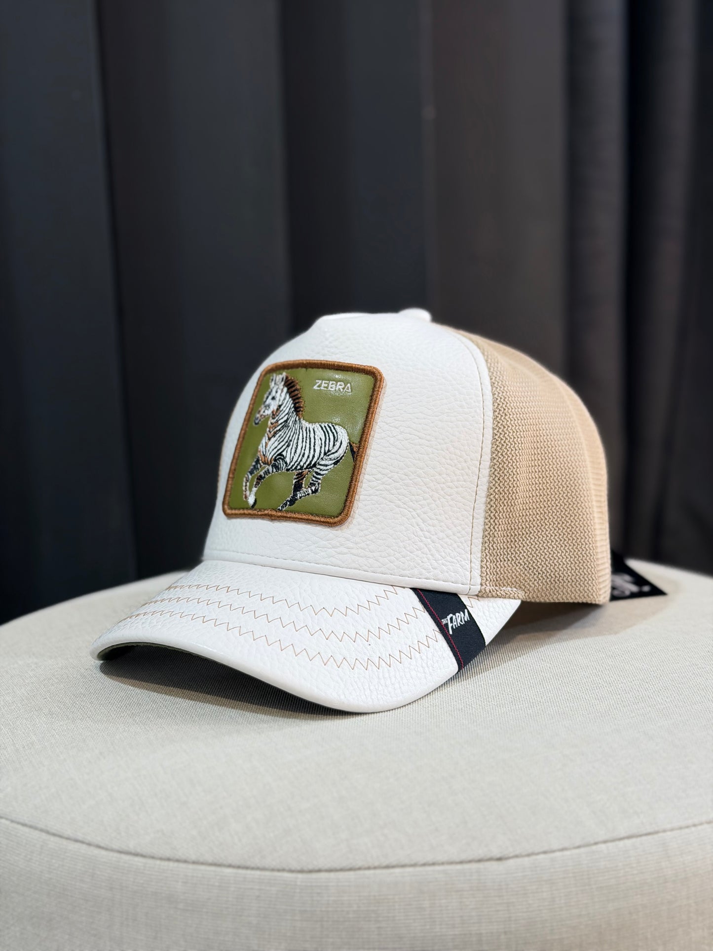 GORRA GOO BLANCA CUERINA CEBRA