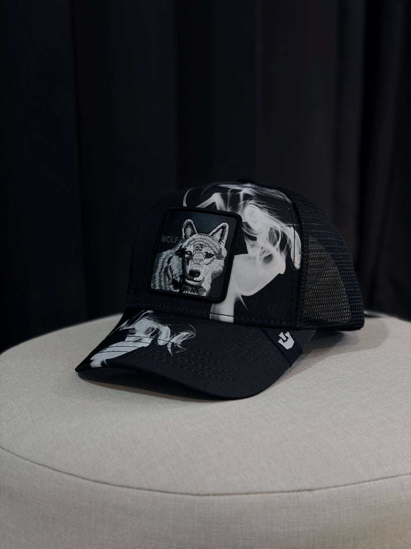 GORRA GOO NEGRA HUMO LOBO