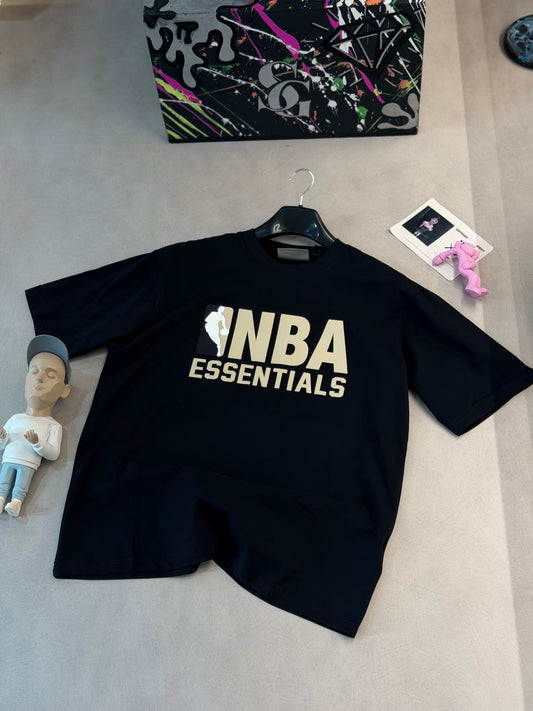 CAMISETA OVERSIZE ESS NEGRA NBA FRONTAL