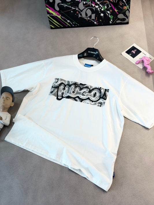 CAMISETA OVERSIZE HUG BLANCA HUG GRAFITI