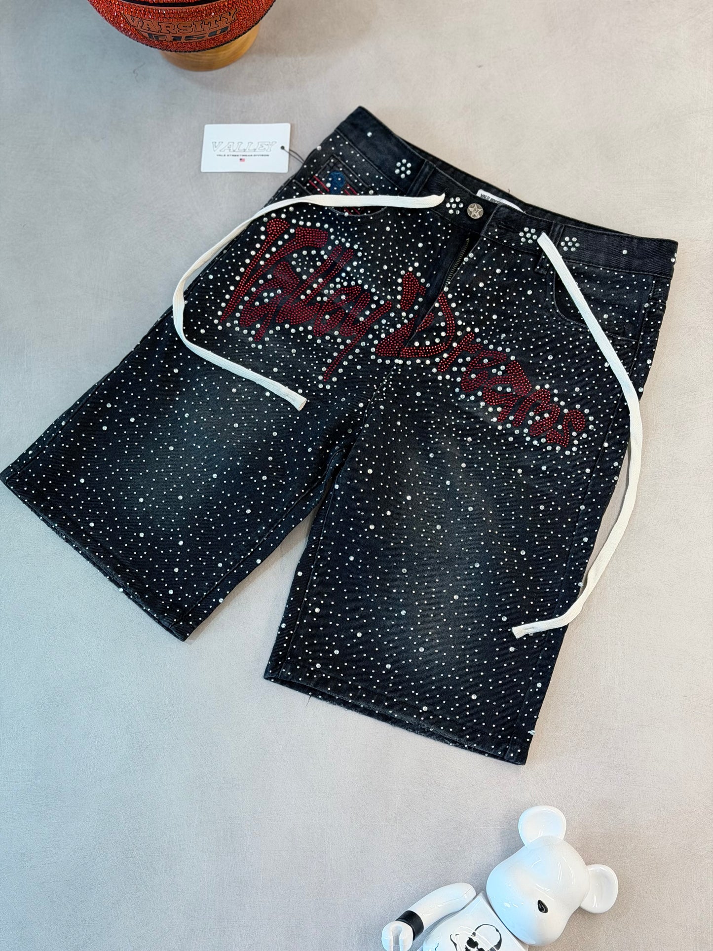 SHORT VAL NEGRO RHINESTONE DETALLE ROJO