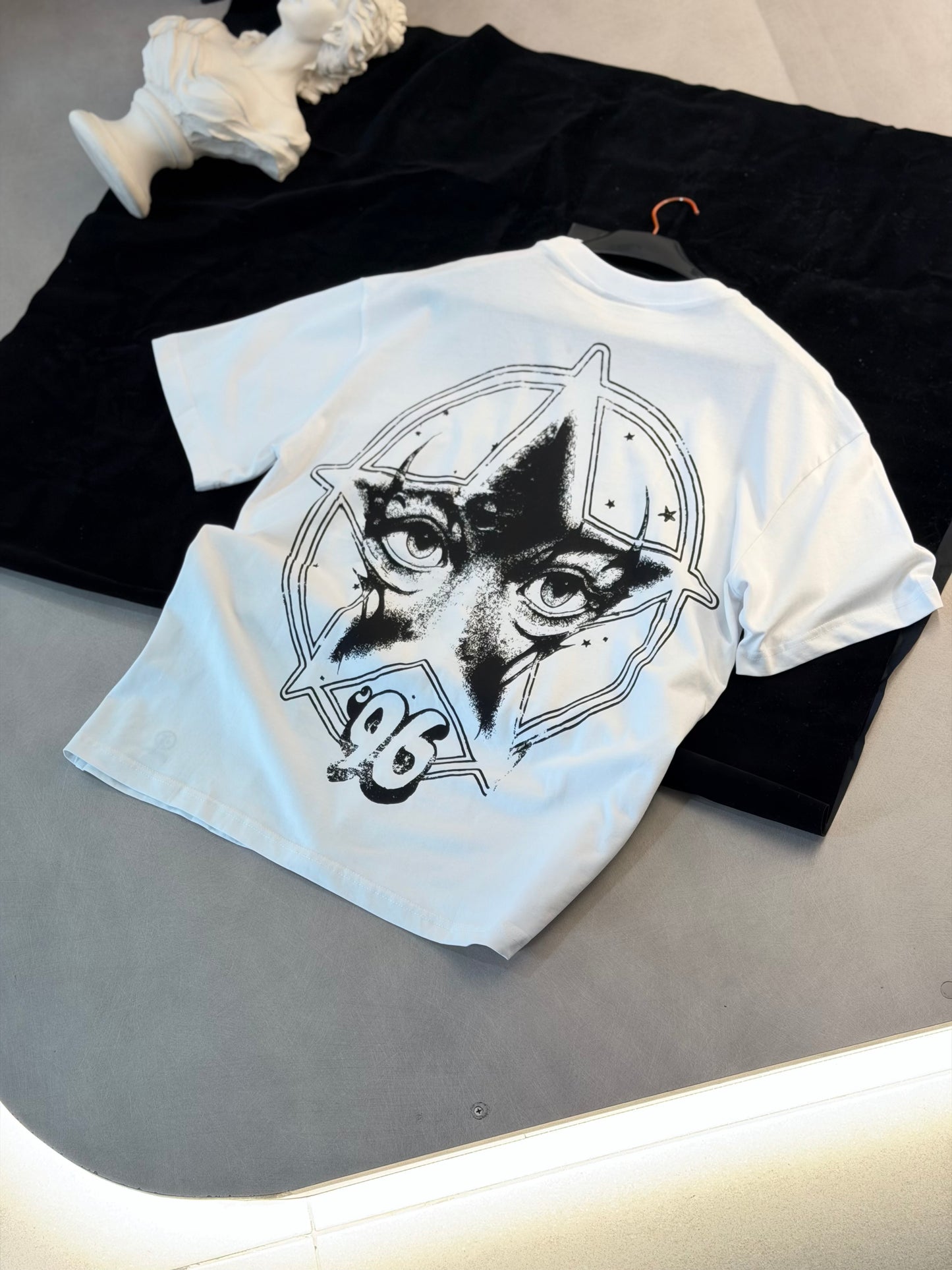 CAMISETA OVERSIZE HEL BLANCA ILUMINATI