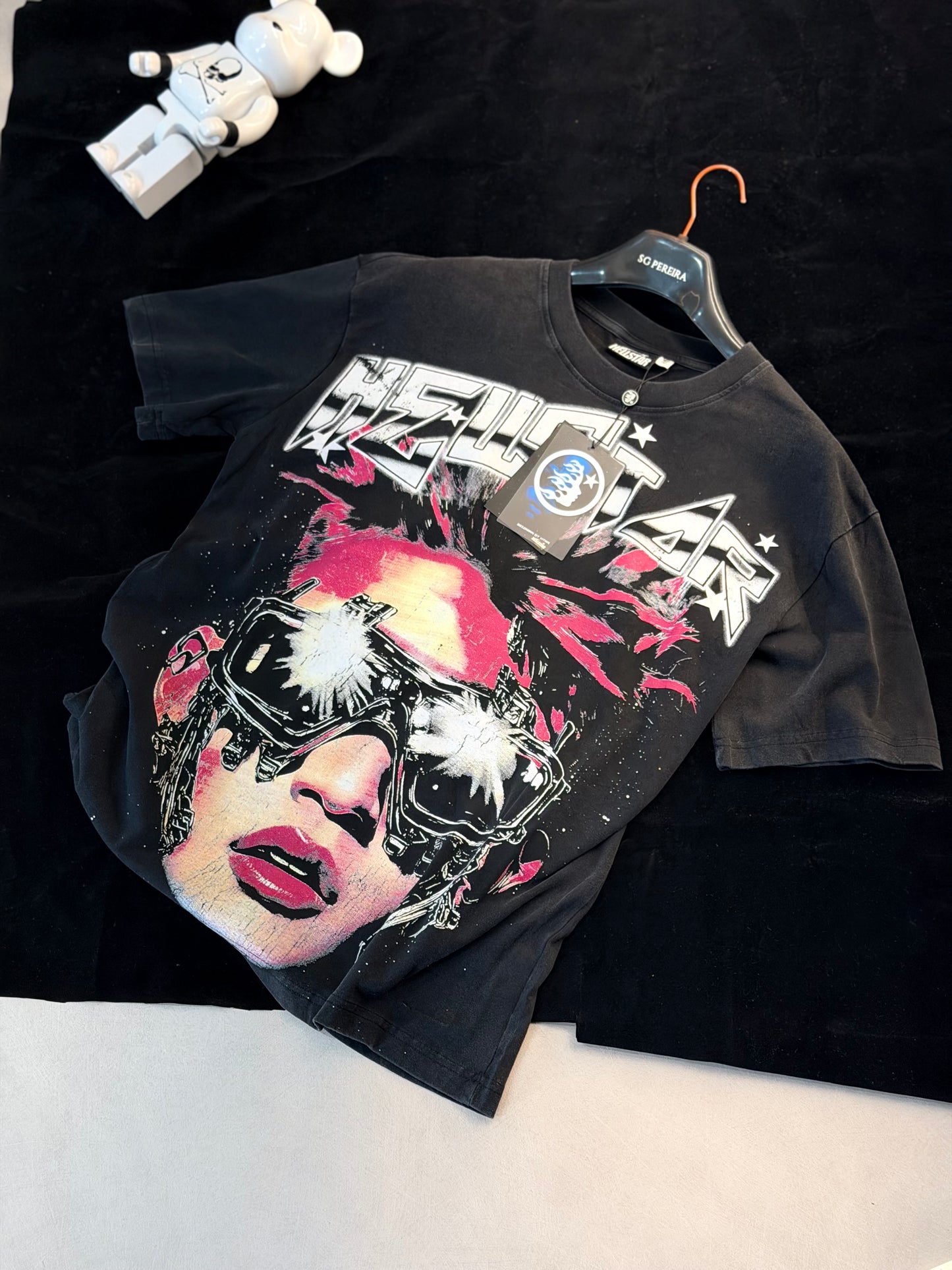 CAMISETA OVERSIZE HEL GRIS LABIOS ROJOS