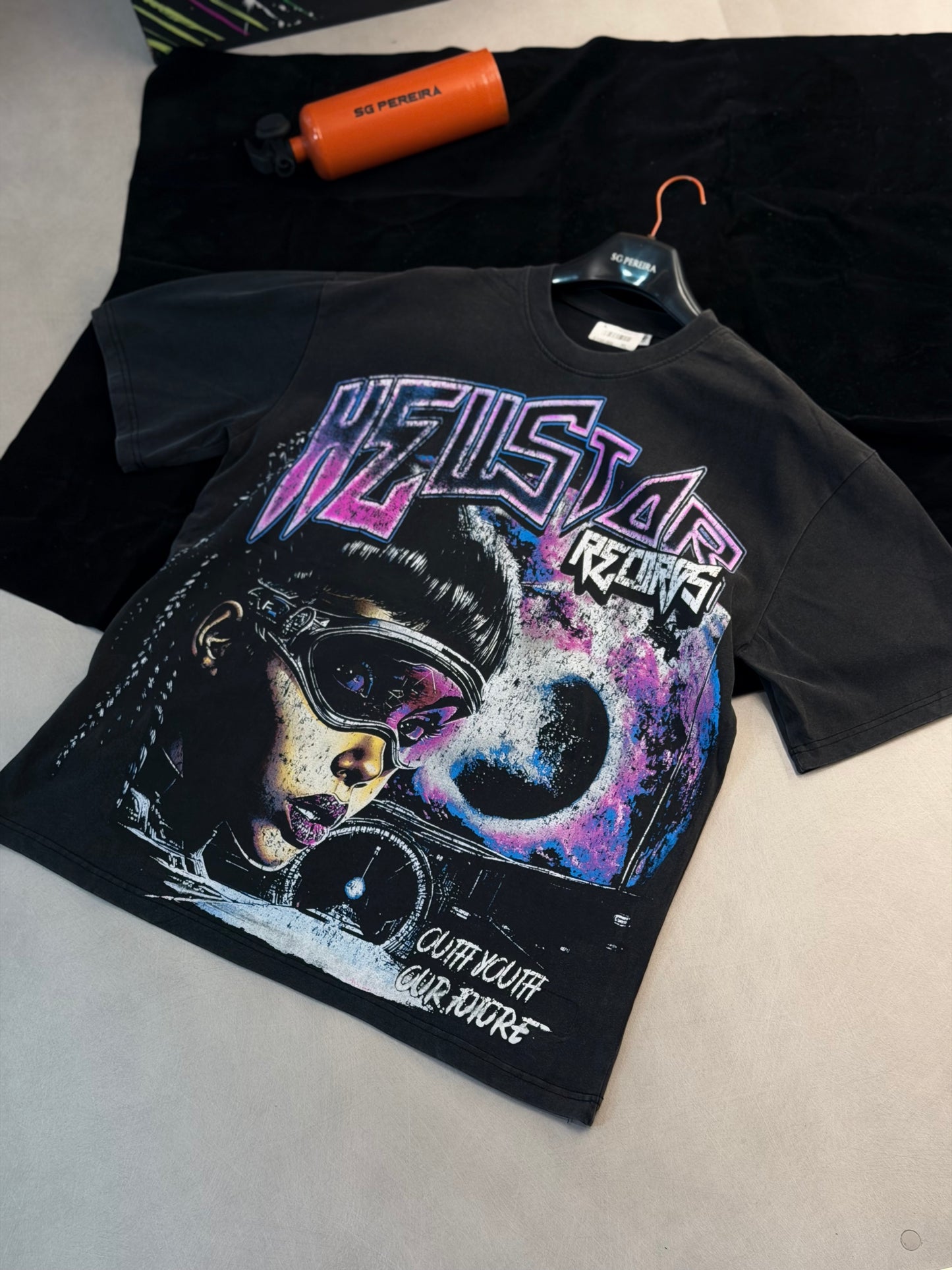 CAMISETA OVERSIZE HEL GRIS NIÑA UNIVERSO