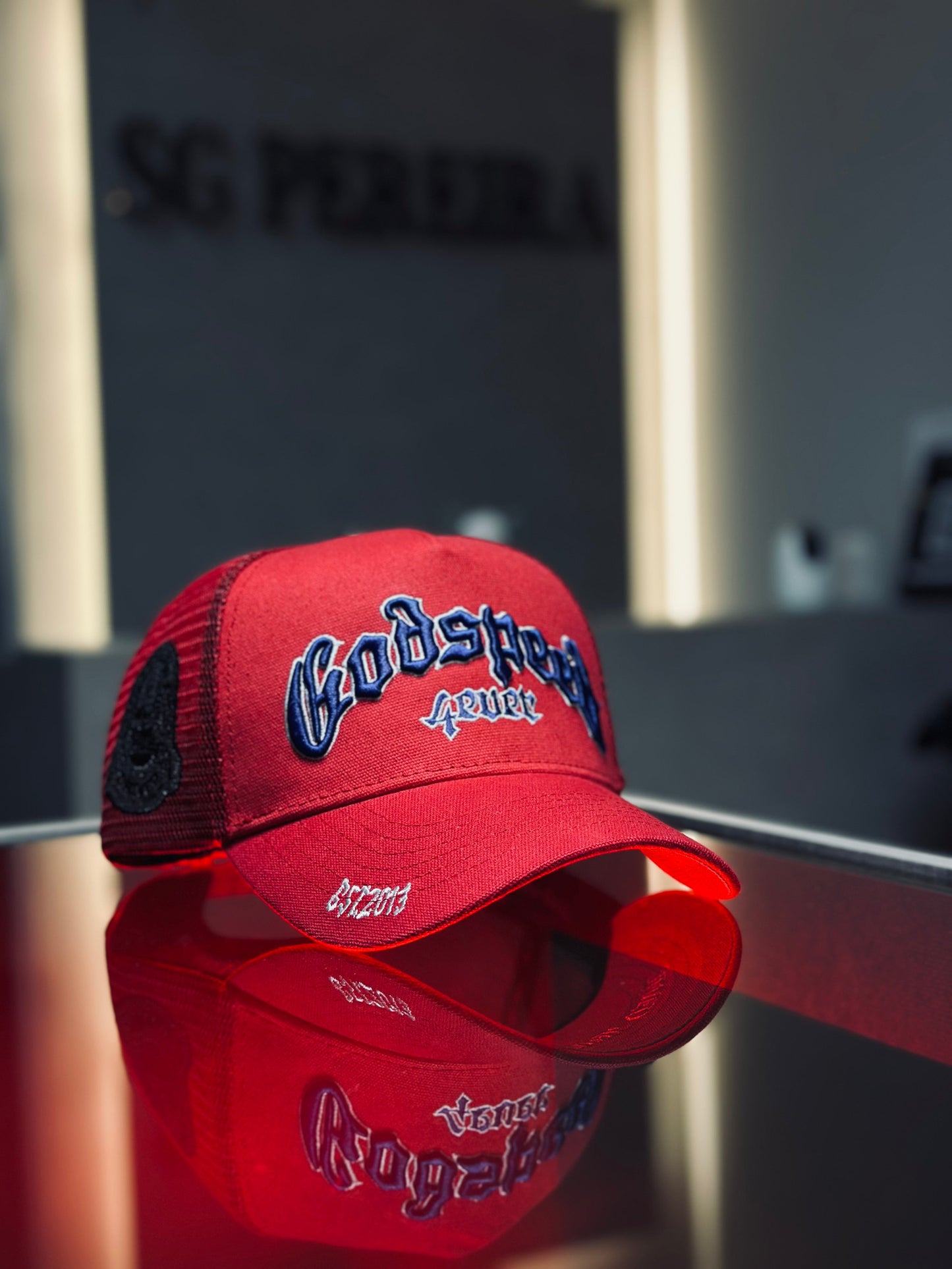 GORRA GOD ROJA GOD AZUL