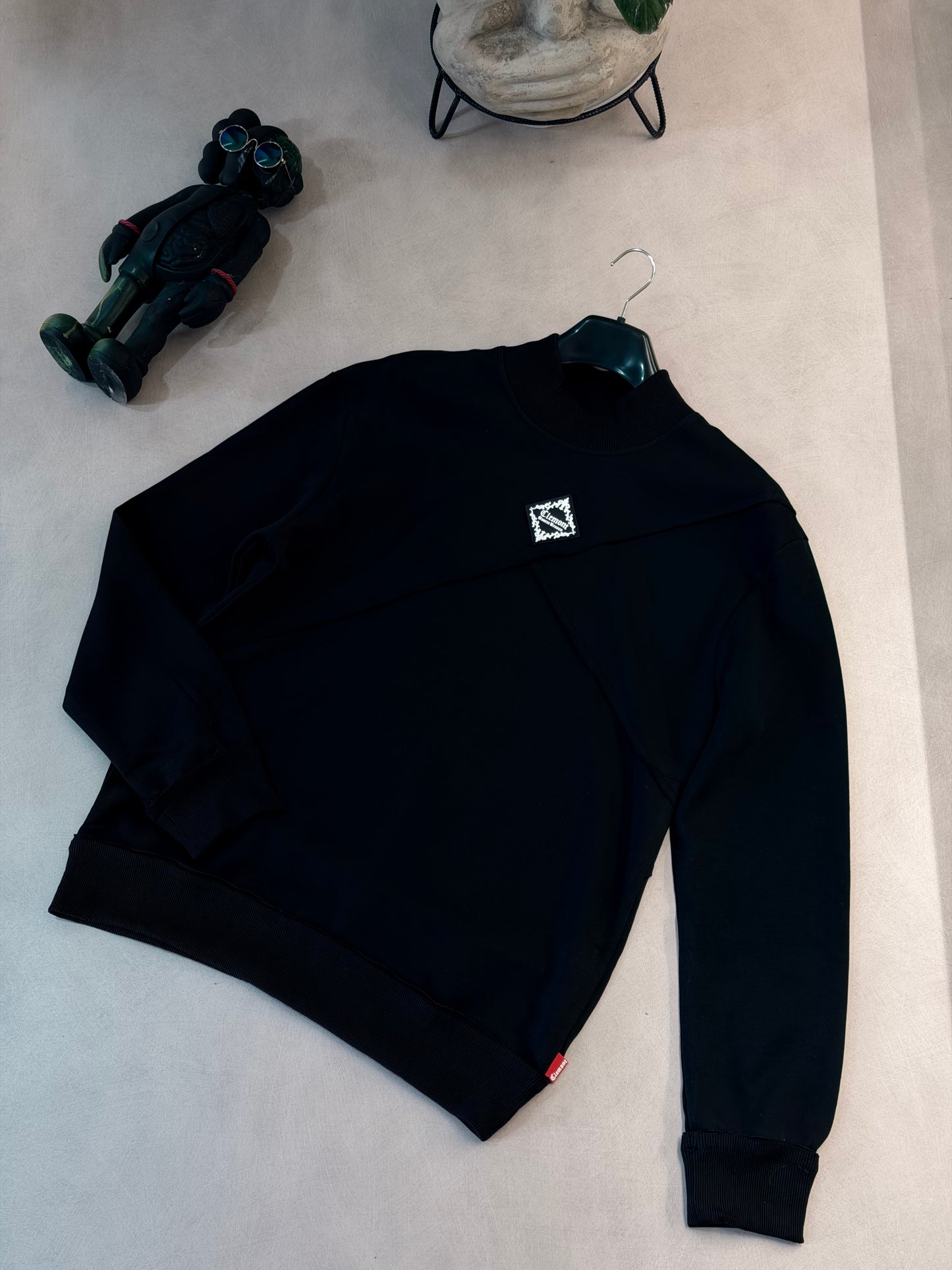 HOODIE CLE NEGRO PLACA GOMA