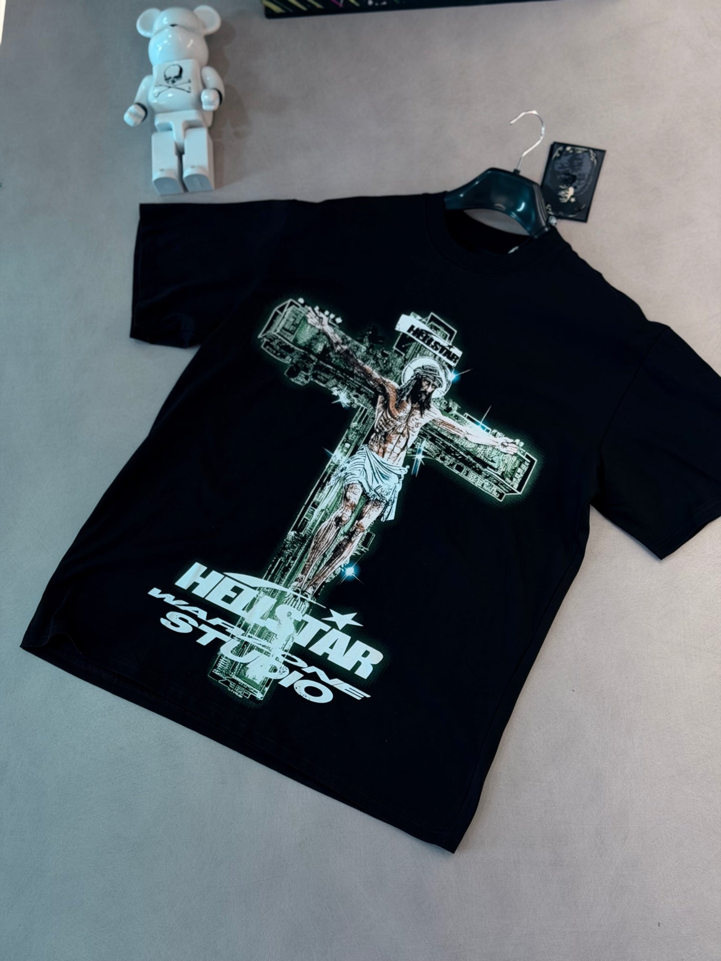 CAMISETA OVERSIZE HEL NEGRA JESUS CRUZ VERDE