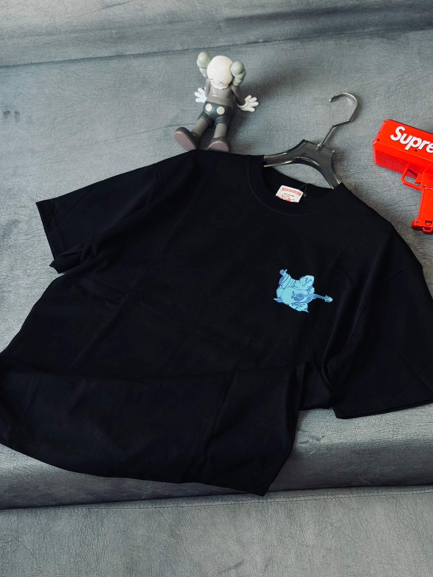 CAMISETA OVERSIZE TRU NEGRA BUDA AZUL