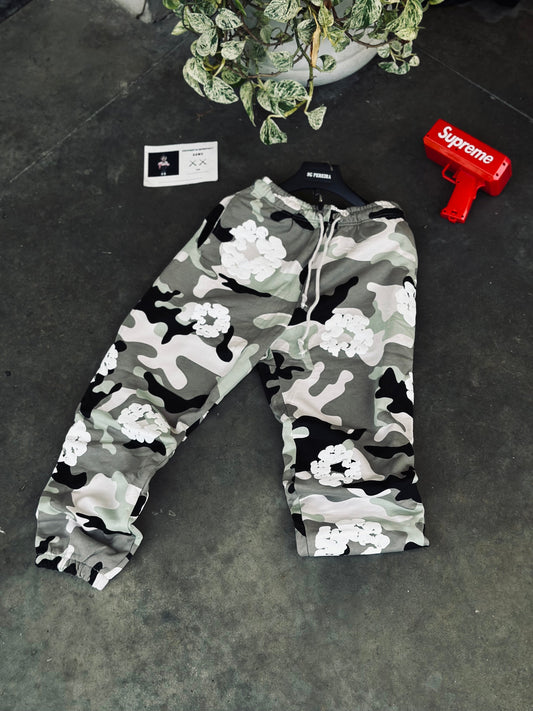 JOGGER DEN CAMUFLADO FLOR BLANCA