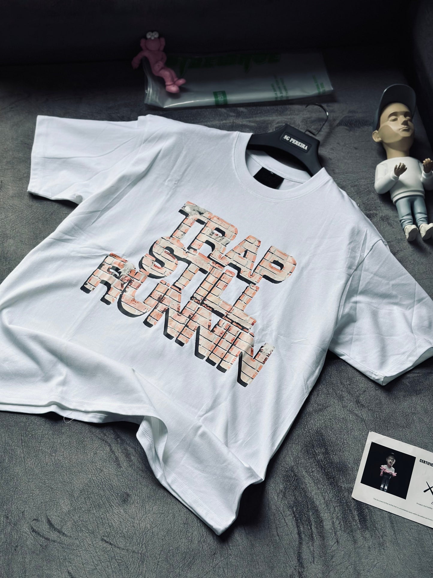 CAMISETA OVERSIZE SYN BLANCA TRAP STILL
