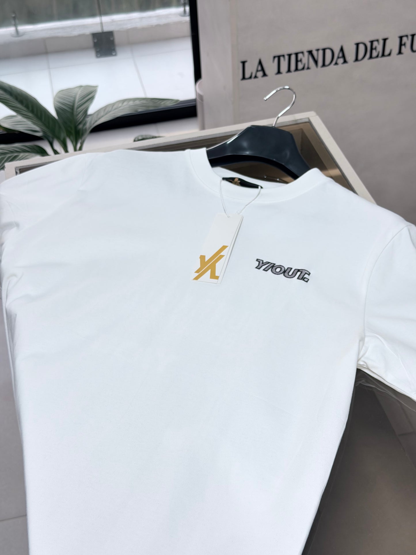CAMISETA SLIM YOU BLANCA DALMATA TRASERO