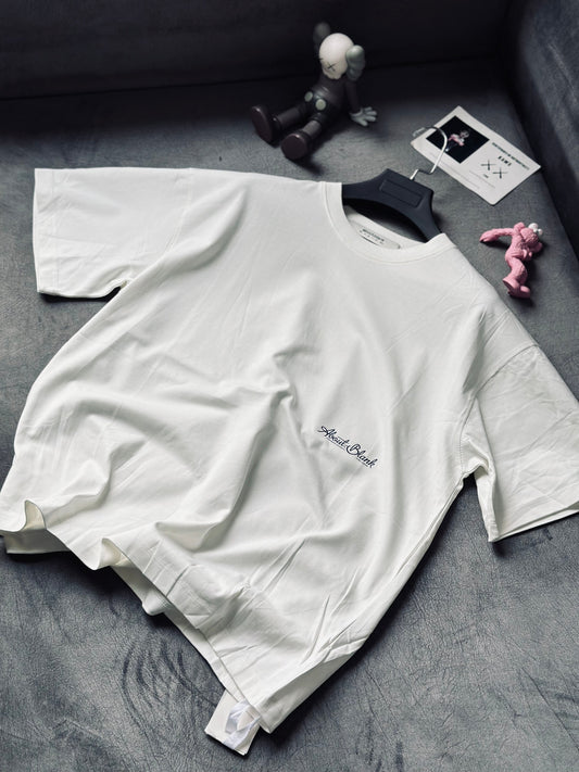 CAMISETA OVERSIZE ABO BLANCA LETRA AZUL OSCURO