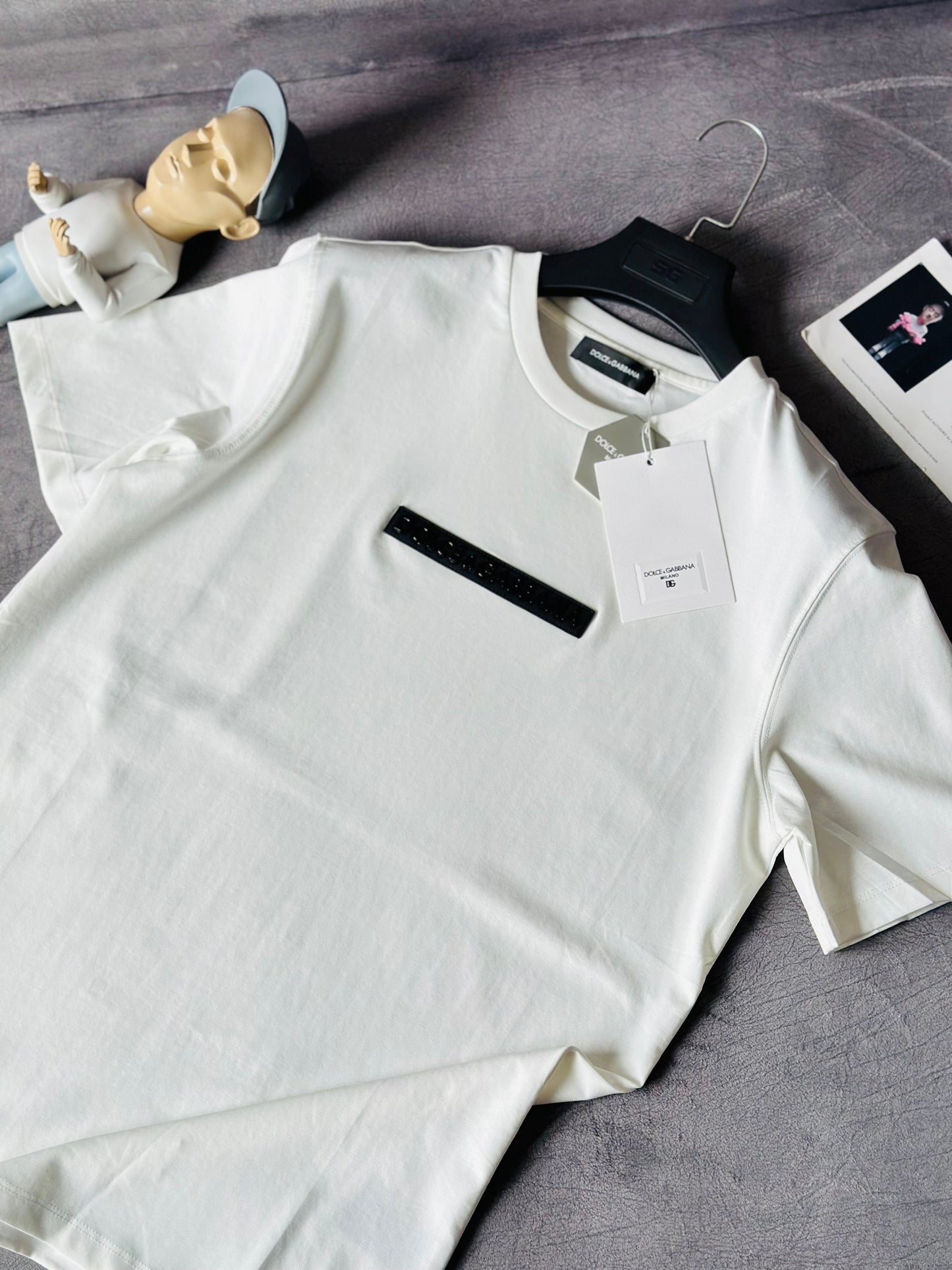 CAMISETA SLIM DOL BLANCA PLACA DELANTERA
